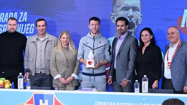 Hrvatski nogometni savez : Perišiću nagrada Pokaži srce za najsrčanijeg reprezentativca