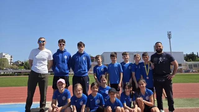 Maximvsi opet na postolju